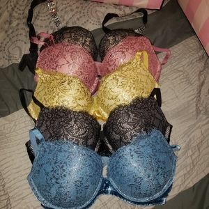 Victoria's secret bra's